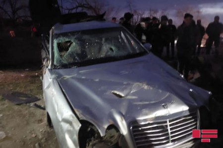 Gəncədə minik avtomobili hasara və traktora çırpılıb, sürücü ağır xəsarət alıb – FOTO