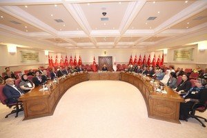 Yaşar Gülər Qarabağ müharibəsi şəhidlərinin ailə üzvləri ilə görüşüb