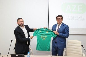 Fərid Qayıbov Çempionlar Liqasının qalibi olan "Birbaşa Bakı" komandası ilə görüşüb