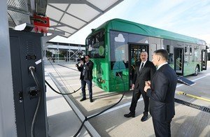 Prezident İlham Əliyev Zığ Elektrik Avtobus Parkının fəaliyyəti ilə tanış olub - YENİLƏNİB