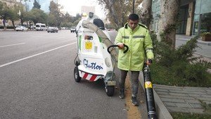 Bakıda küçə və parkları təmizləmək üçün yeni tozsoranlar gətirilib
